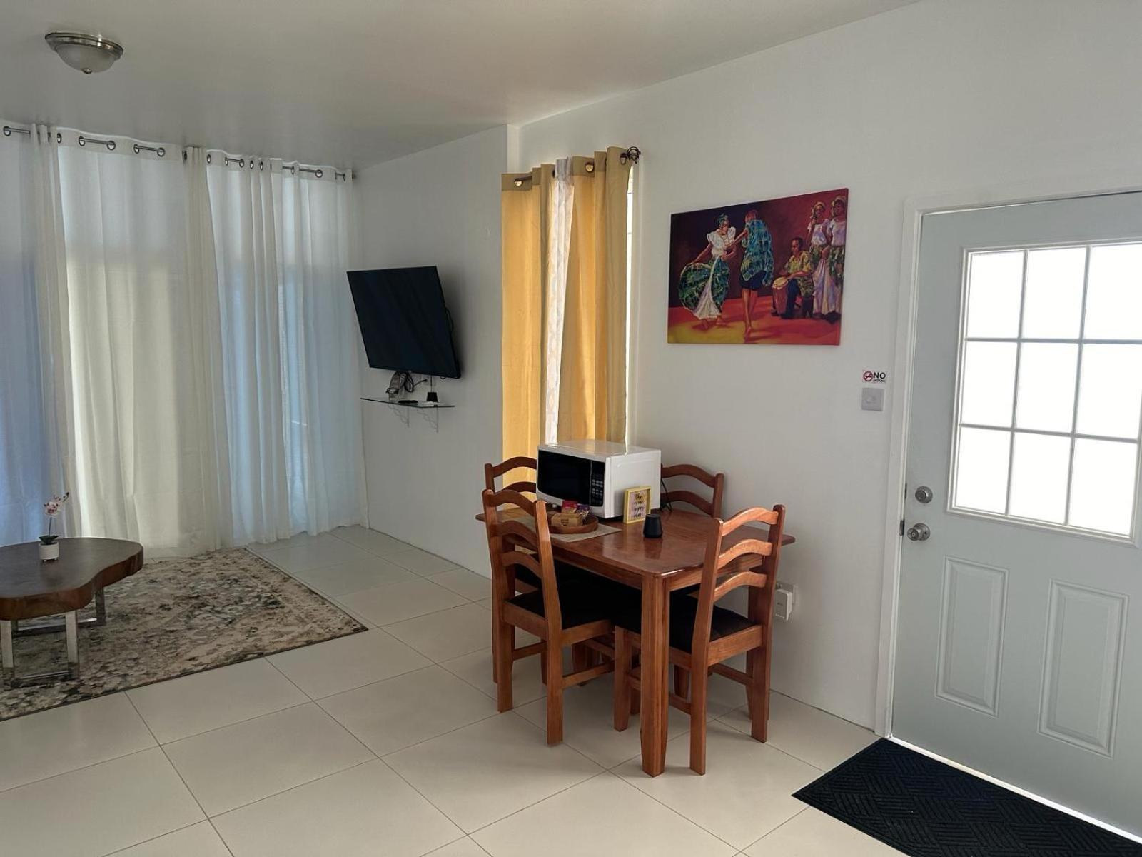 Eldorado Guesthouse & Car Rental Roseau Oda fotoğraf