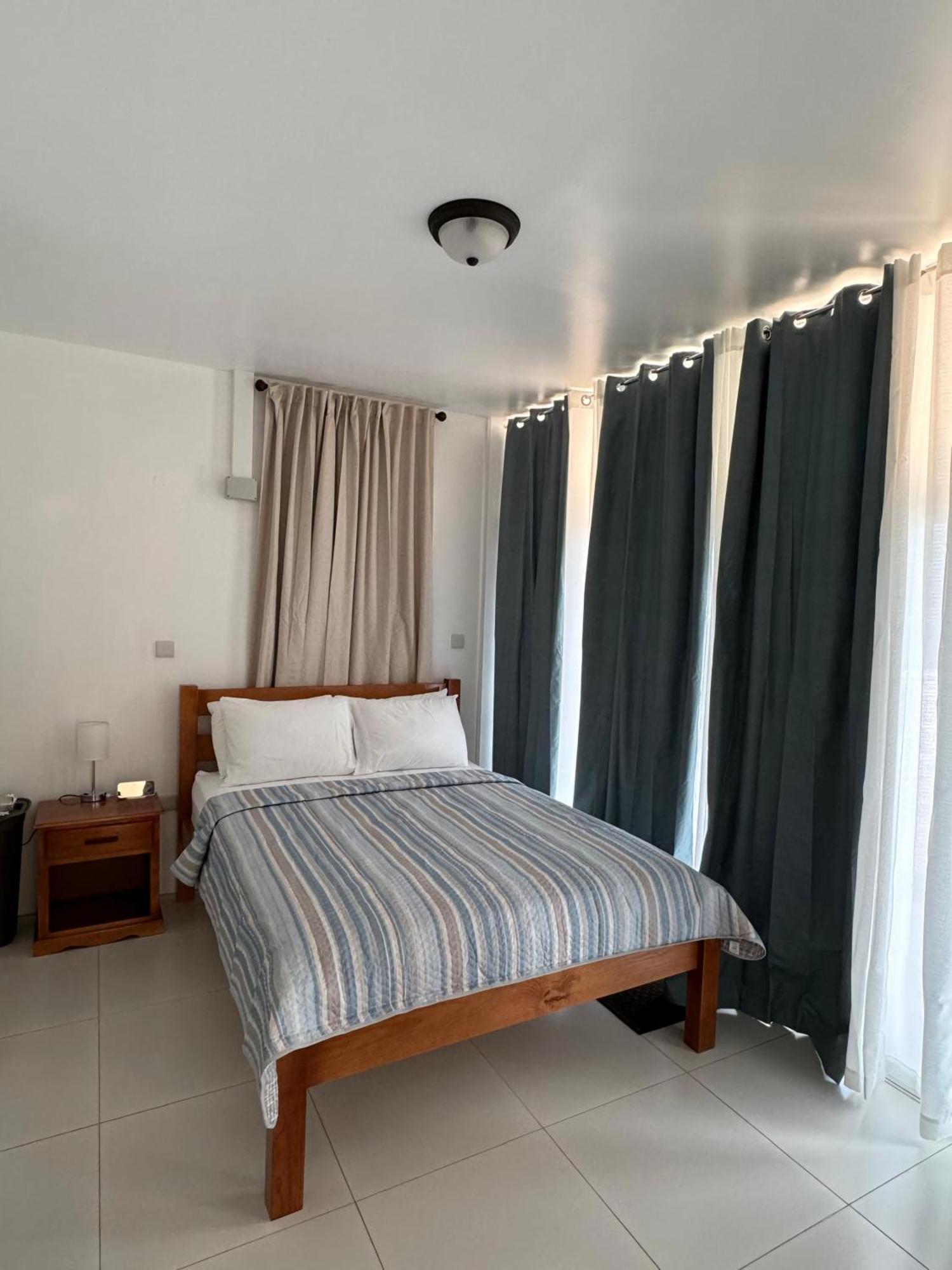 Eldorado Guesthouse & Car Rental Roseau Oda fotoğraf